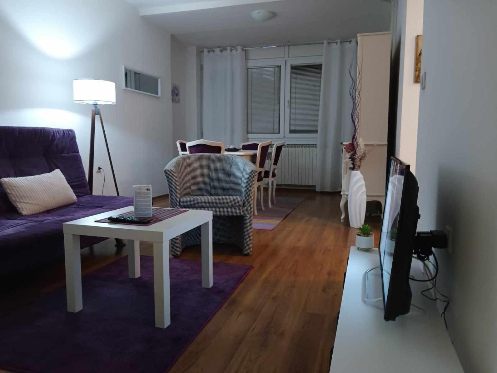 Lovely Square Apartment Purple Velvet Szkopje Kültér fotó