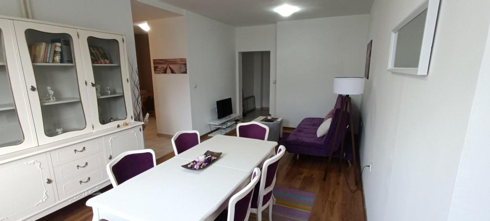 Lovely Square Apartment Purple Velvet Szkopje Kültér fotó