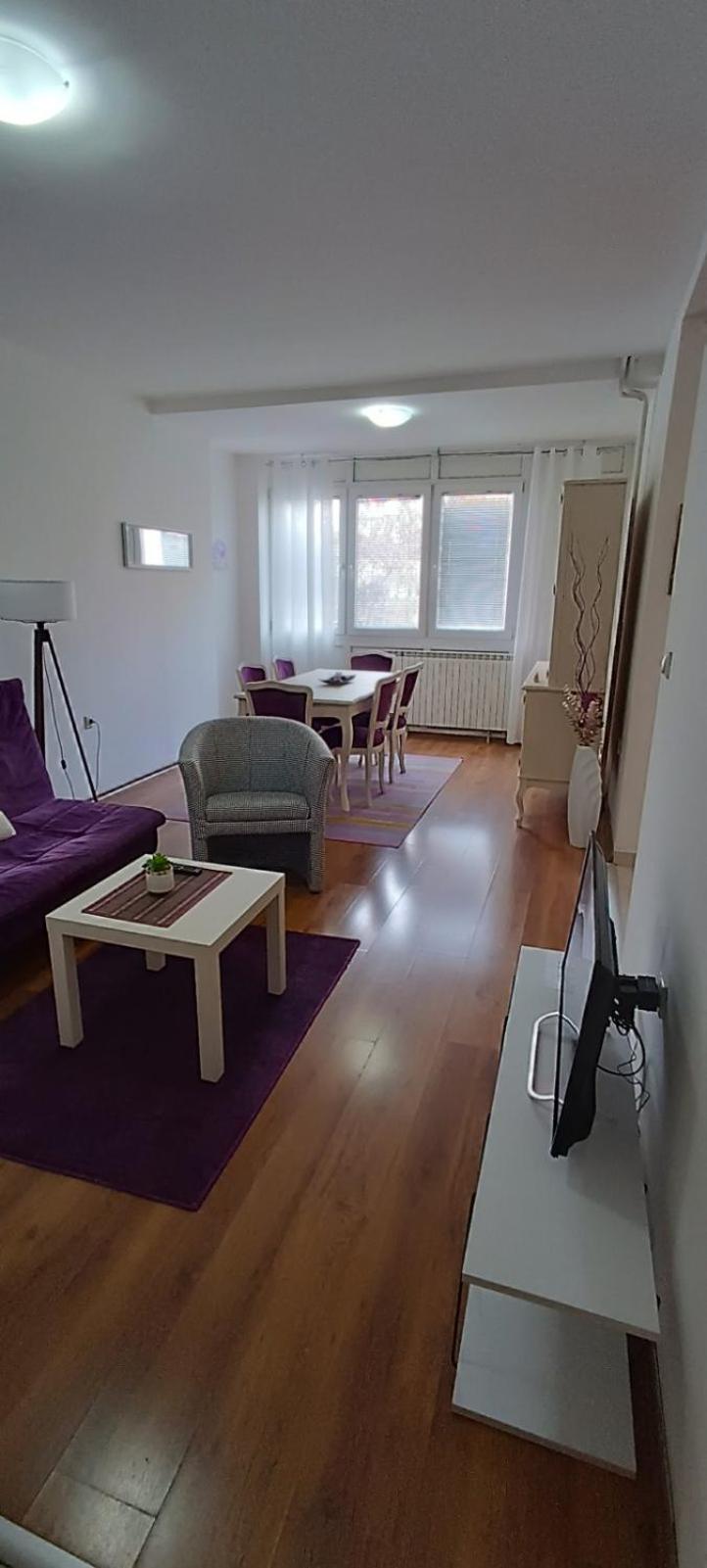 Lovely Square Apartment Purple Velvet Szkopje Kültér fotó