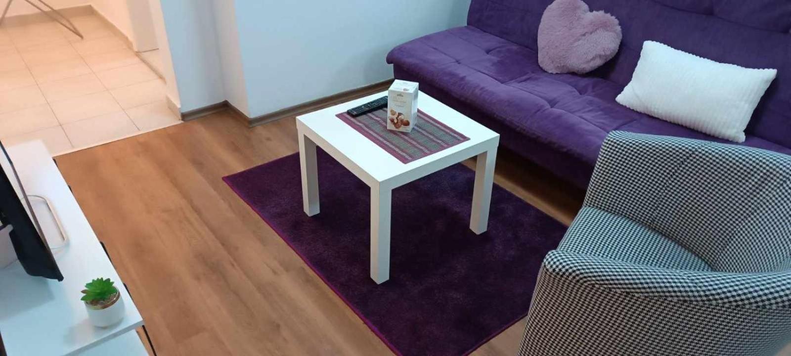 Lovely Square Apartment Purple Velvet Szkopje Kültér fotó