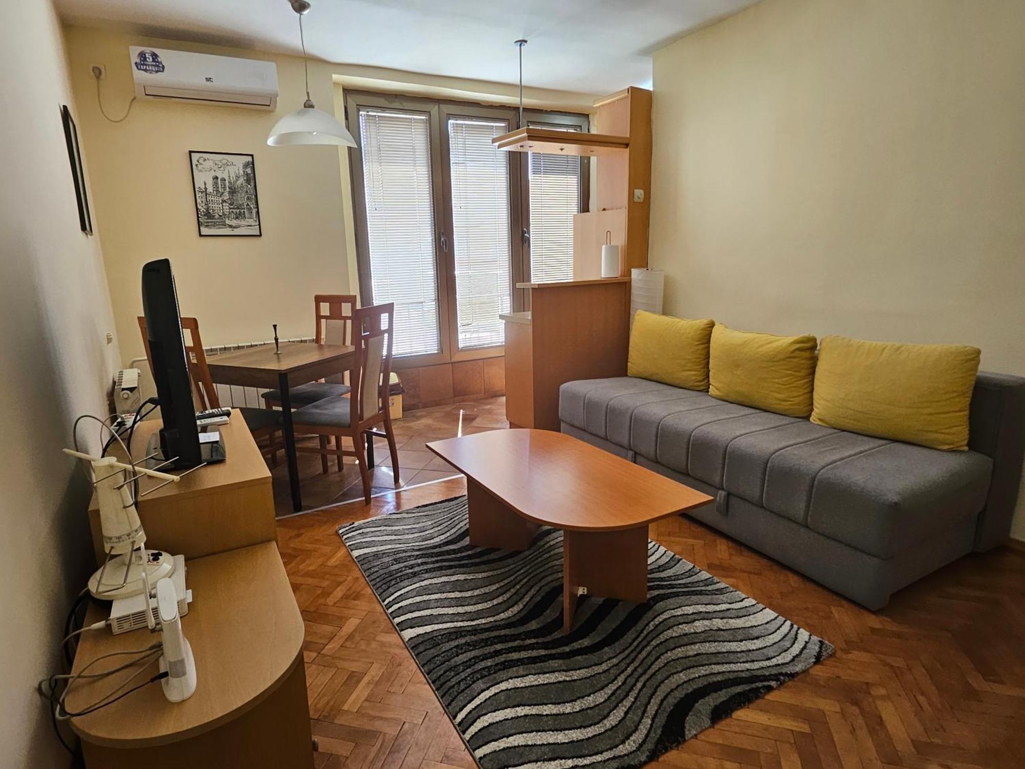 Lovely Square Apartment Purple Velvet Szkopje Szoba fotó